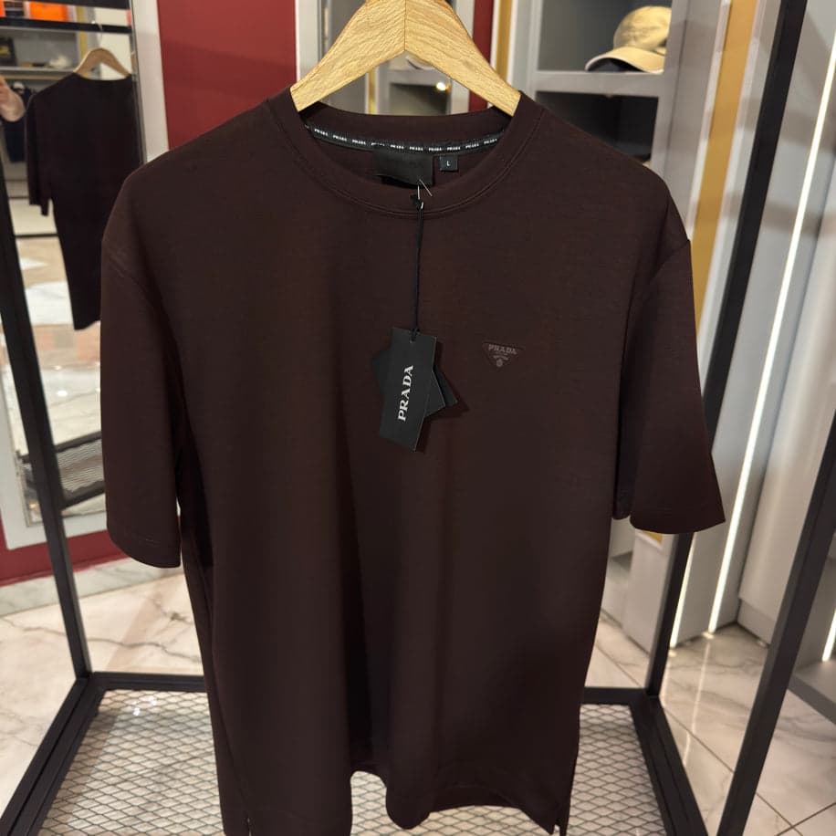 Prada Logo Detaylı İthal Kumaş T-Shirt — 1