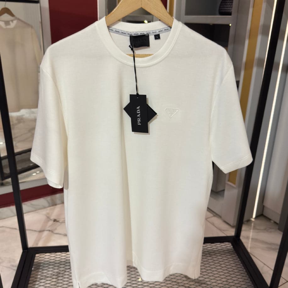 Prada Logo Detaylı İthal Kumaş T-Shirt — 1