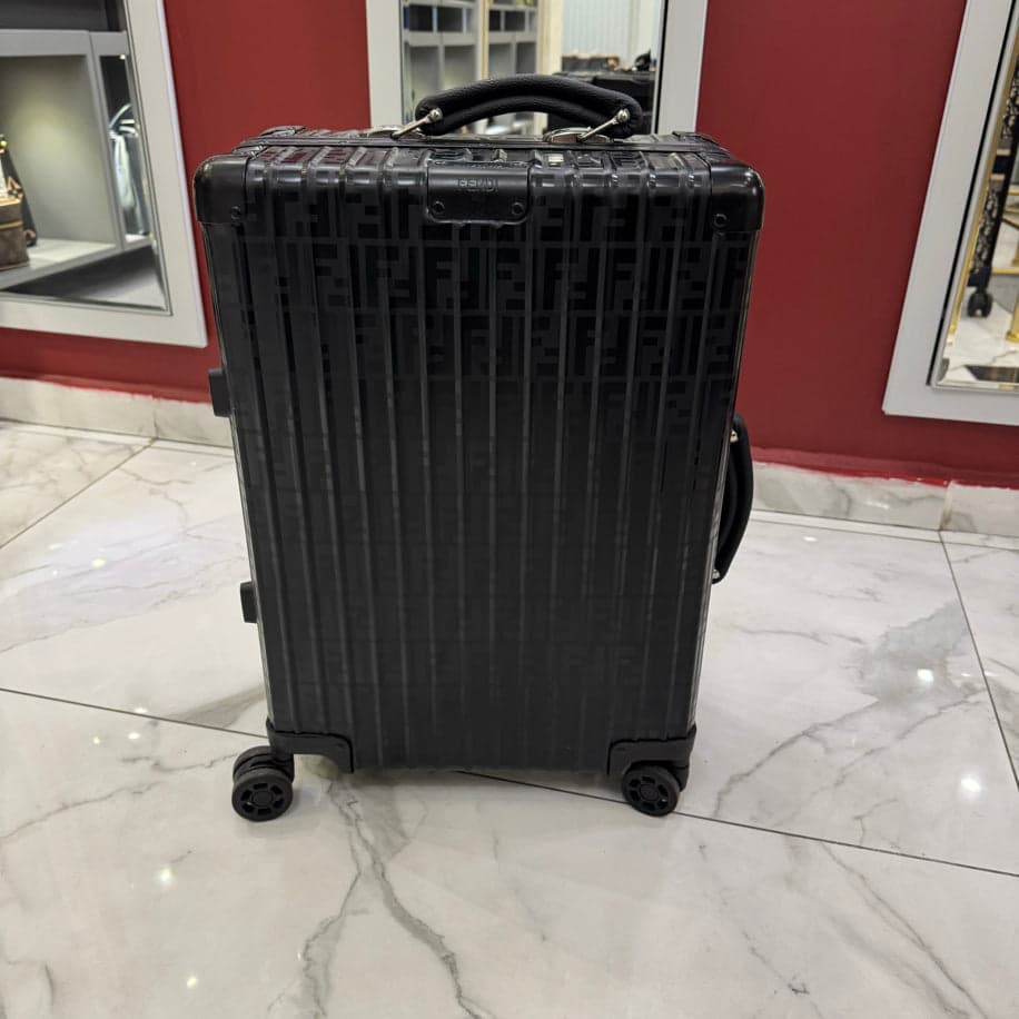 Rimowa Valiz — 1
