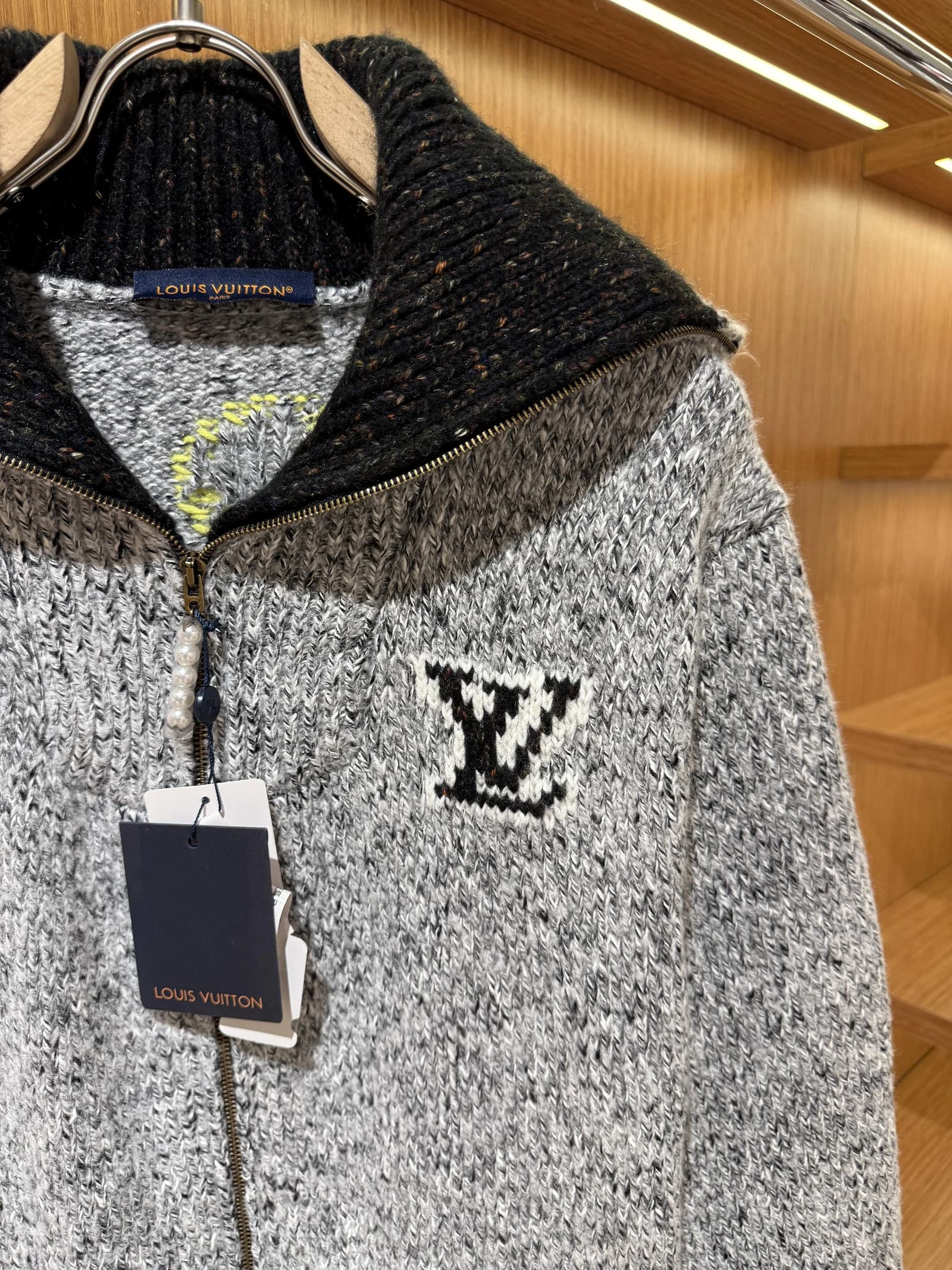 Louis Vuitton zip hirka