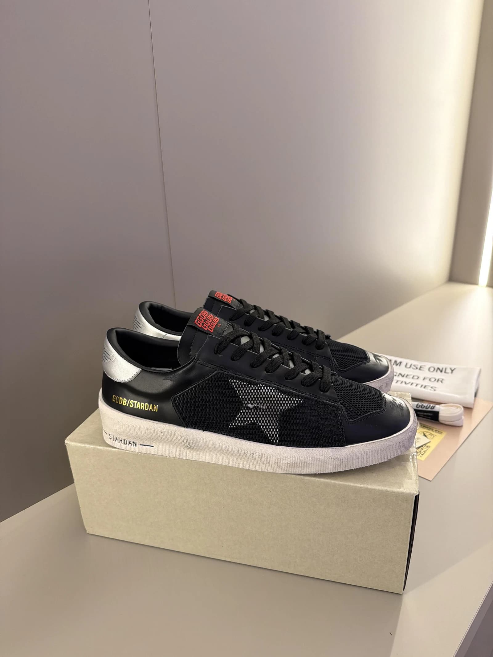 GOLDEN GOOSE - 1001