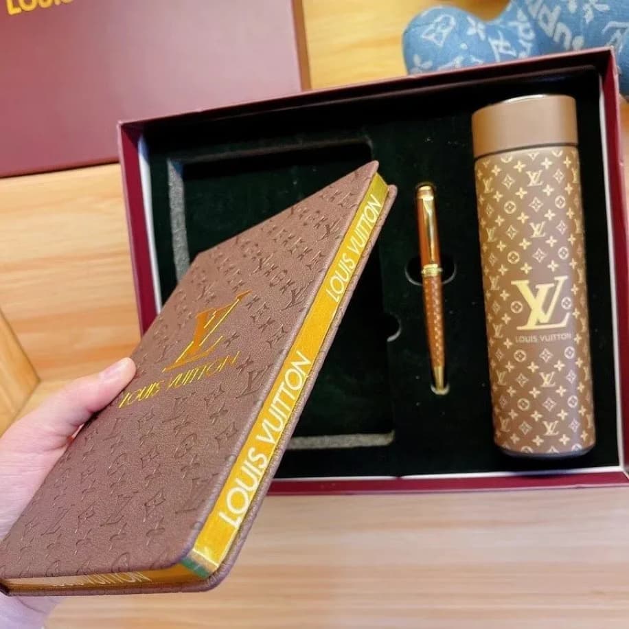 Louis Vuitton Monogram Temalı Lüks Set (Monogram Defter, Kalem & Termos)