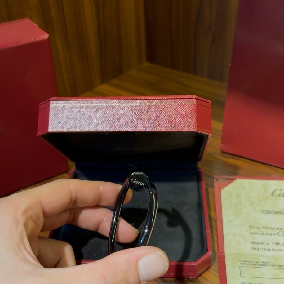 Cartier Çivi Taşlı Siyah Bileklik